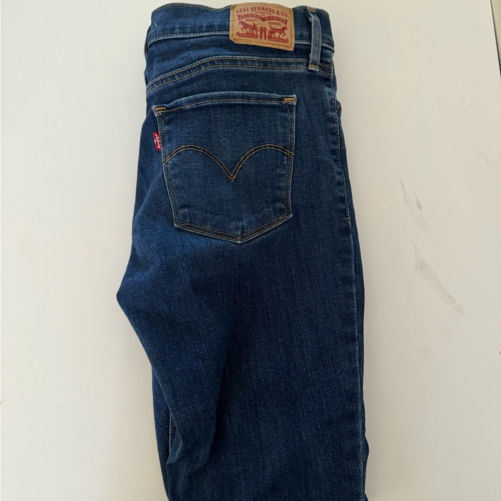 Levi’s Women’s 311 Shaping Jeans. Size 27.